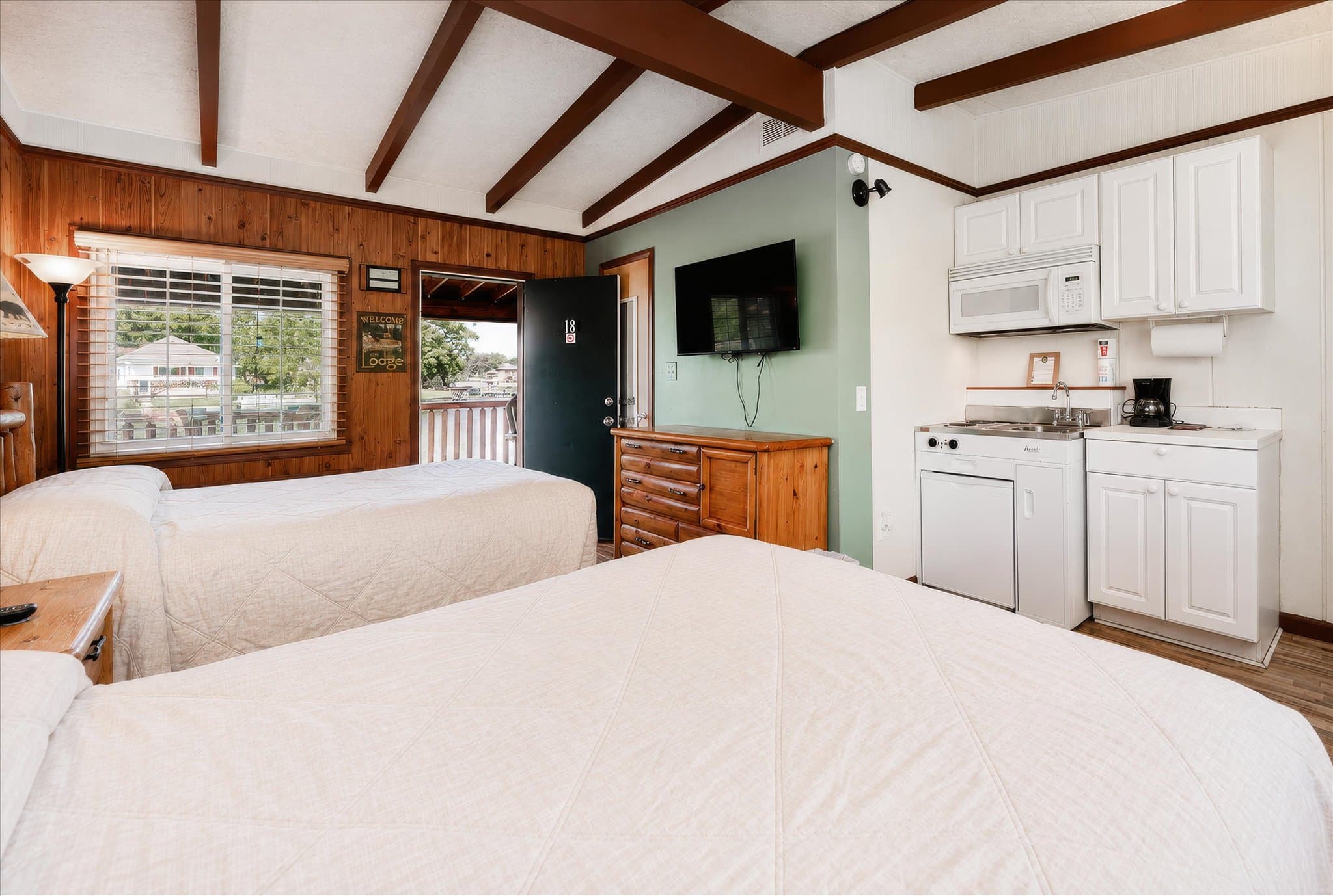 The Premium Lakefront Room with Two Full Beds at Olde Mill Inn of Clarkston
