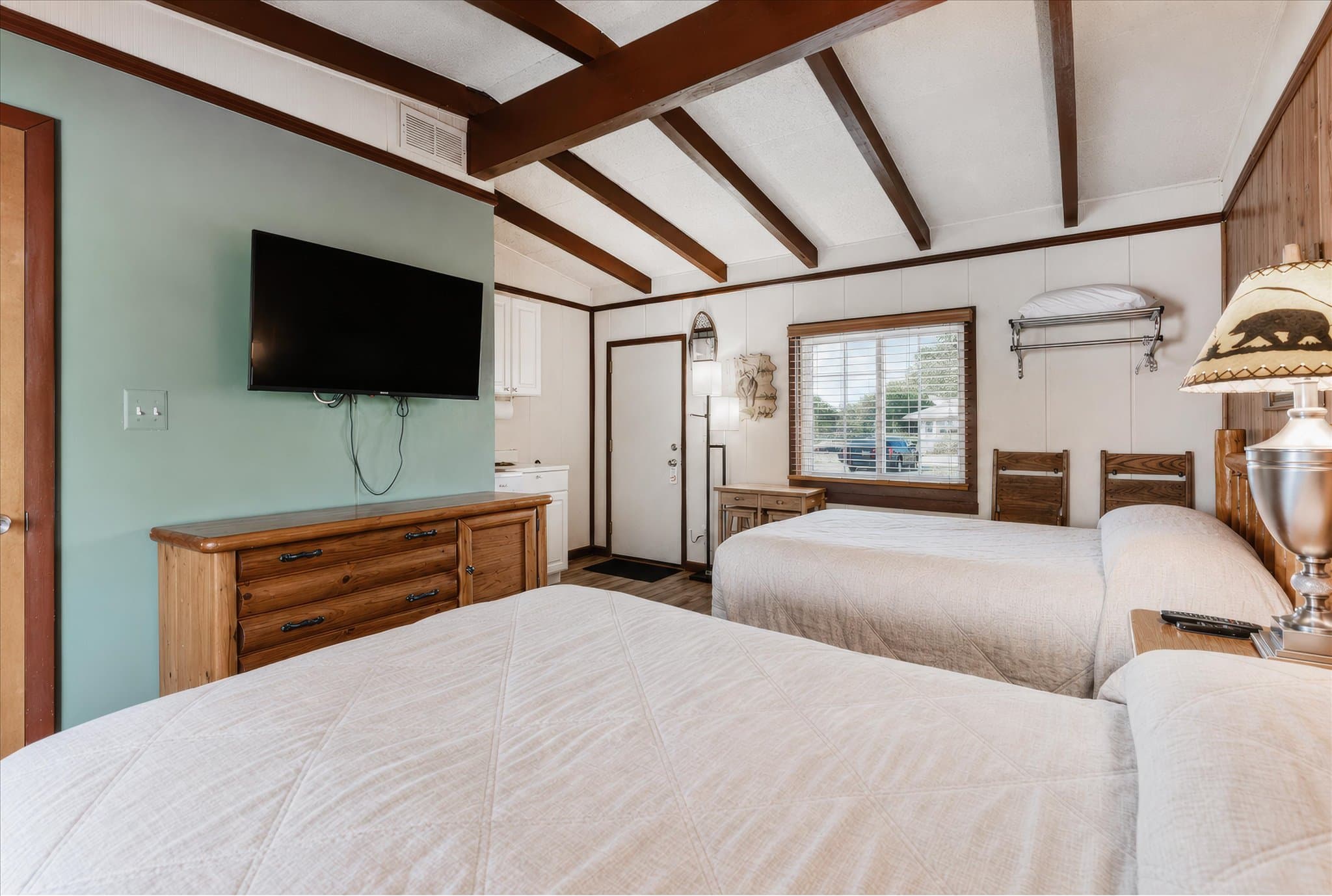 The Premium Lakefront Room with Two Full Beds at Olde Mill Inn of Clarkston