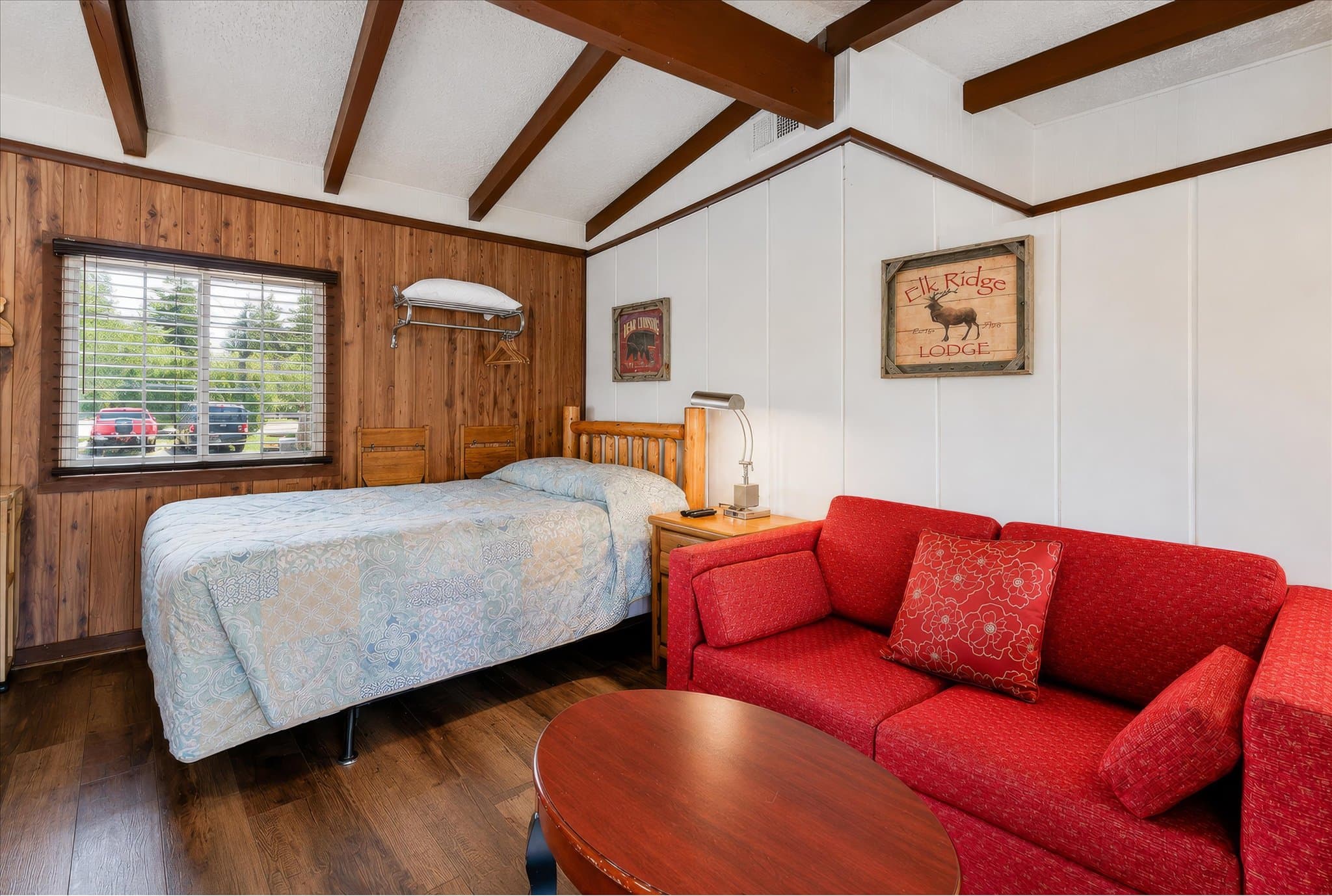 The Premium Queen at Olde Mill Inn of Clarkston